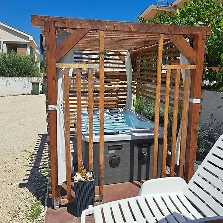 Didovi Dvori Apartamento Ražanac